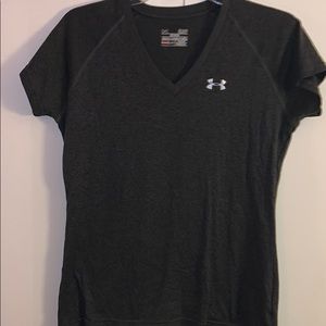 UNDER ARMOUR VNECK grey T-shirt